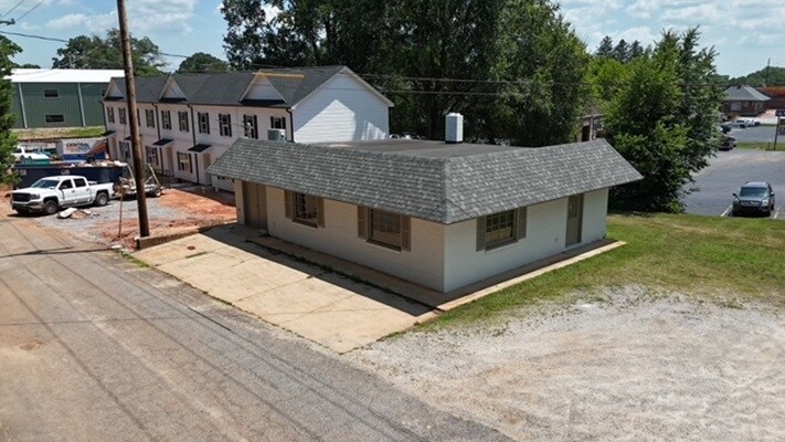 1295 N Main Ave, Newton, NC à vendre Photo de l’immeuble– Image 1 sur 15