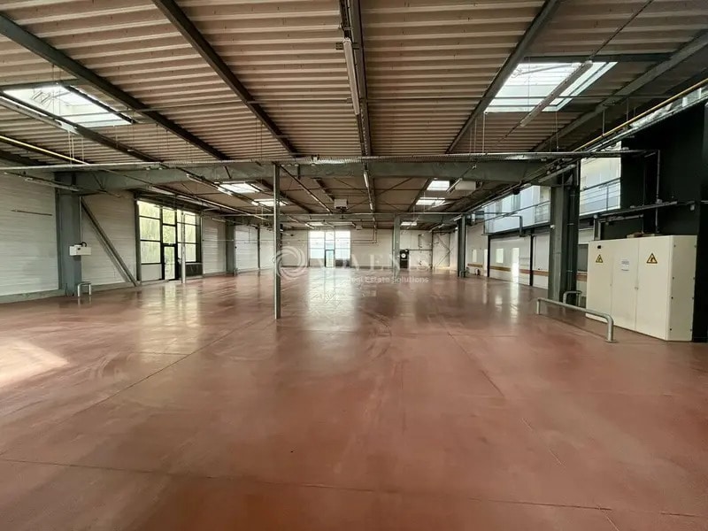 Industriel/Logistique dans Chanteloup-les-Vignes à vendre Photo intérieure– Image 1 sur 9