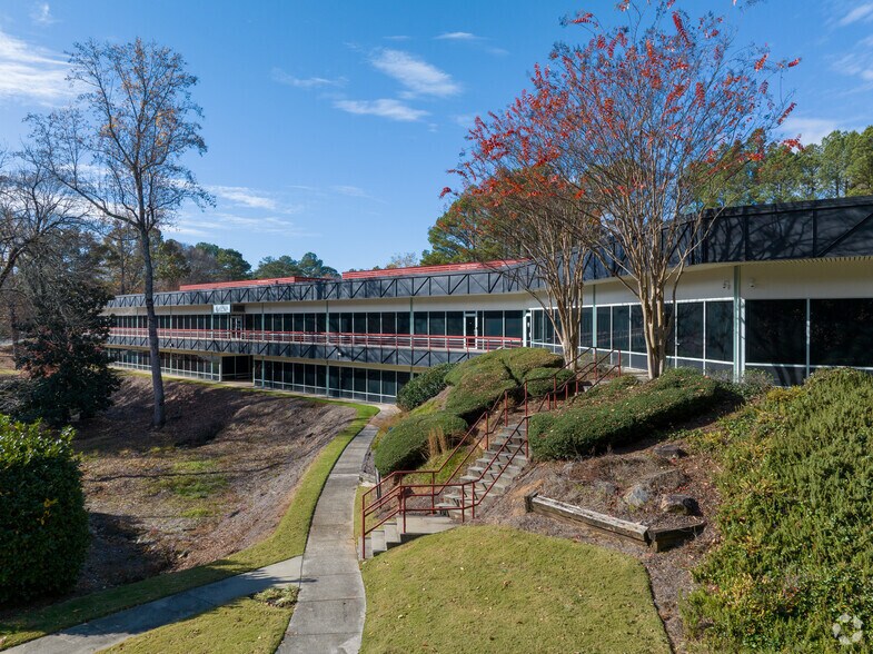 303 Research Dr, Peachtree Corners, GA à louer - Photo de l’immeuble – Image 3 sur 41