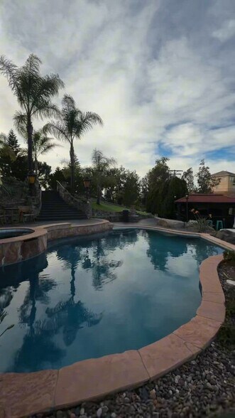 9505 Meadow Mesa Dr, Escondido, CA à vendre - Vidéo sur l’annonce professionnelle – Image 2 sur 13
