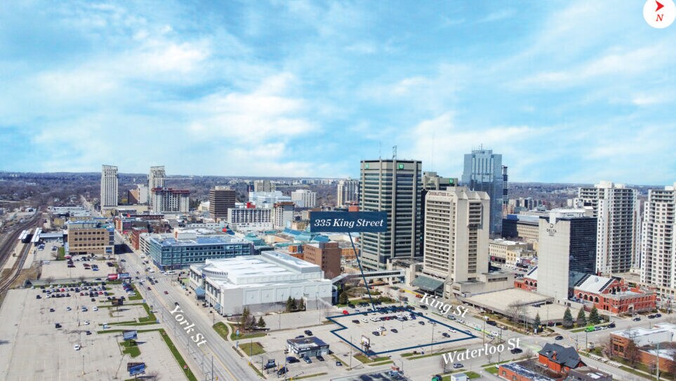 335 York St, London, ON à vendre - Aérien – Image 2 sur 2