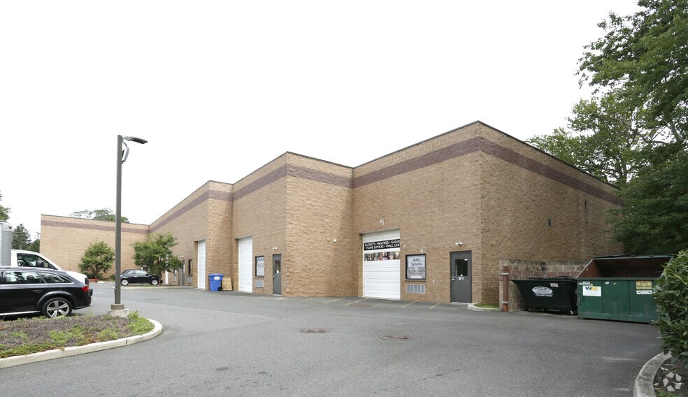 132 Lewis St, Eatontown, NJ à louer - Photo de l’immeuble – Image 2 sur 2