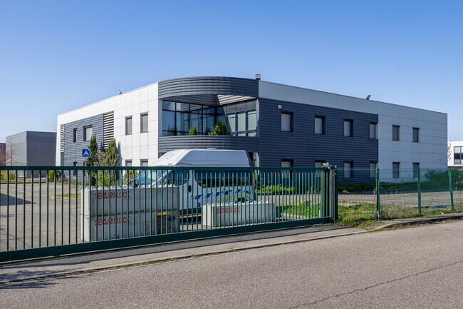 Plus de détails pour Local d'activités à louer