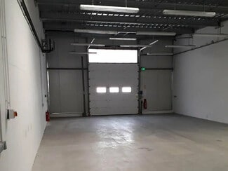 Plus de détails pour Local d'activités à louer