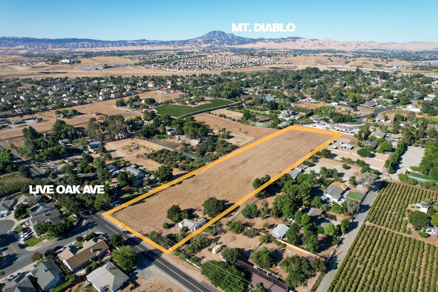 4761 Live Oak Ave, Oakley, CA à vendre - Photo principale – Image 1 sur 12