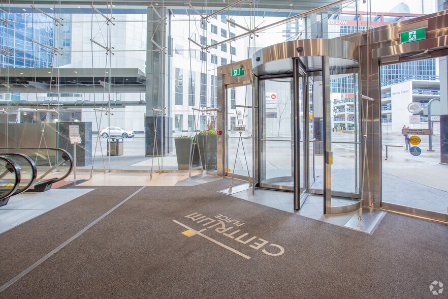 332 6th Ave SW, Calgary, AB à louer - Hall d’entrée – Image 3 sur 8