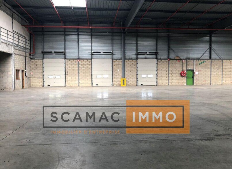 Industriel/Logistique dans Stains à louer - Photo de l’immeuble – Image 1 sur 8