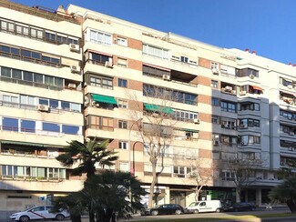 Plus de détails pour Calle Del Doctor Esquerdo, 112, Madrid - Local commercial à louer