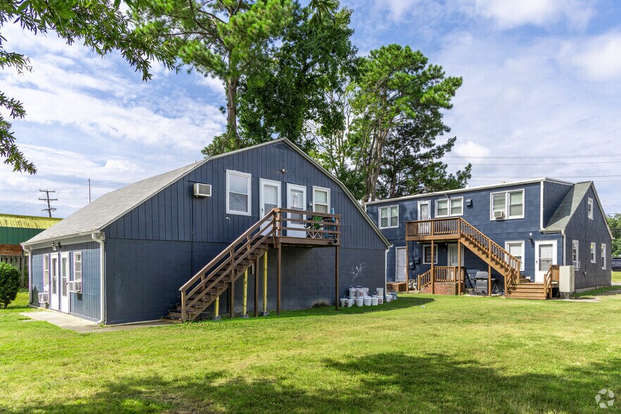 10710 Jefferson Ave, Newport News, VA à vendre - Photo principale – Image 1 sur 24