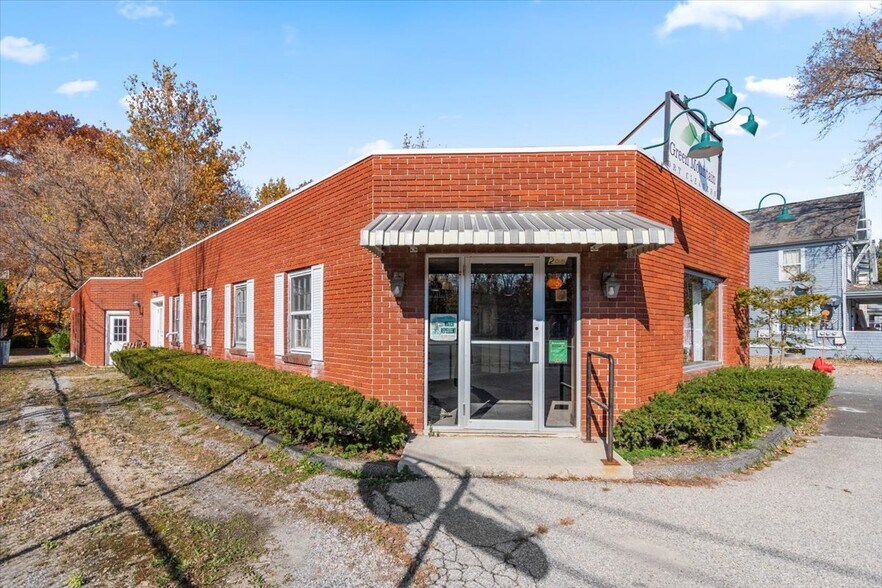 256 Benmont Ave, Bennington, VT à vendre - Photo principale – Image 1 sur 46