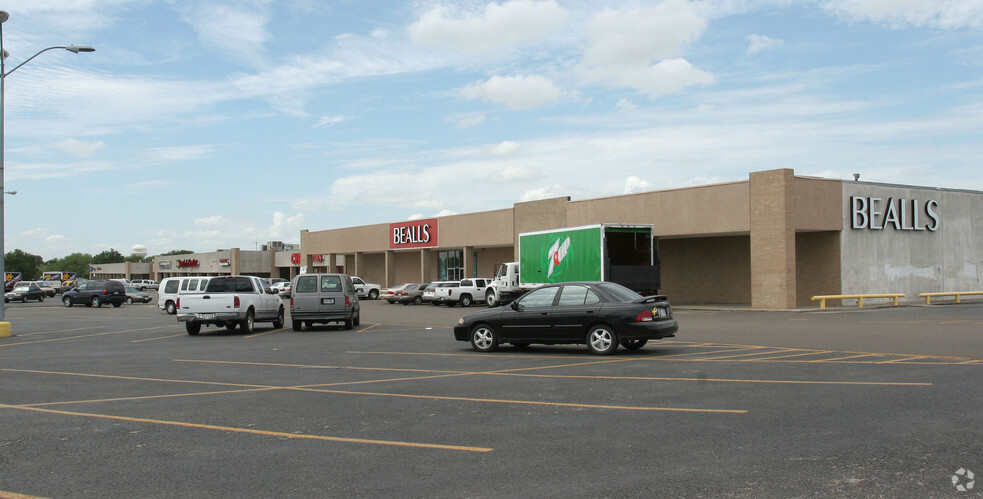 2003 N Saint Marys St, Beeville, TX à louer - Photo de l’immeuble – Image 2 sur 4