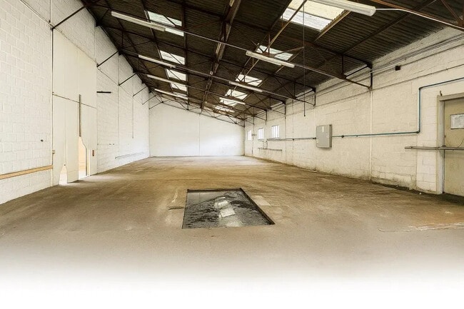 Plus de détails pour Local d’activités à vendre