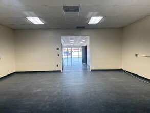 6604 US Highway 19 N, New Port Richey, FL à louer Photo intérieure– Image 1 sur 5