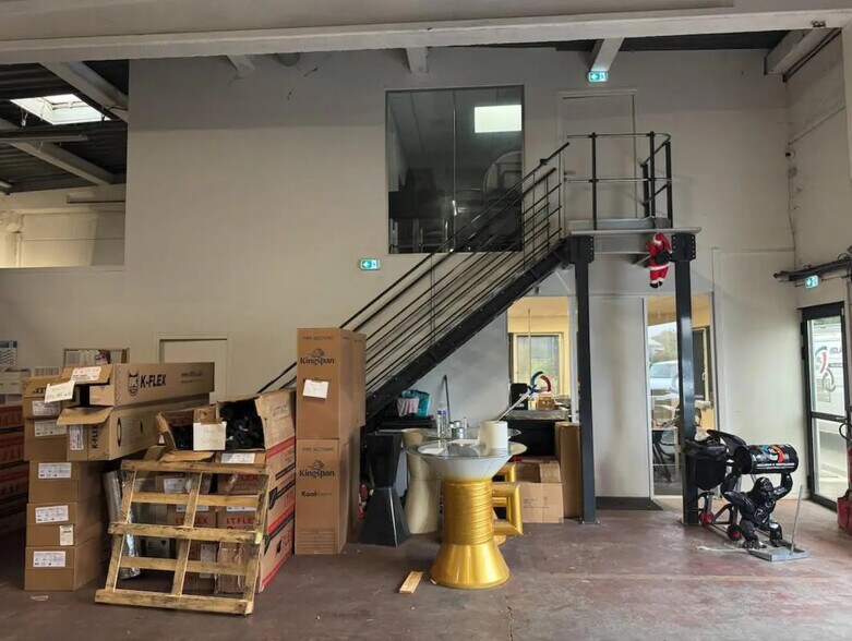 Bureau dans Neuville-en-Ferrain à louer - Photo intérieure – Image 2 sur 6