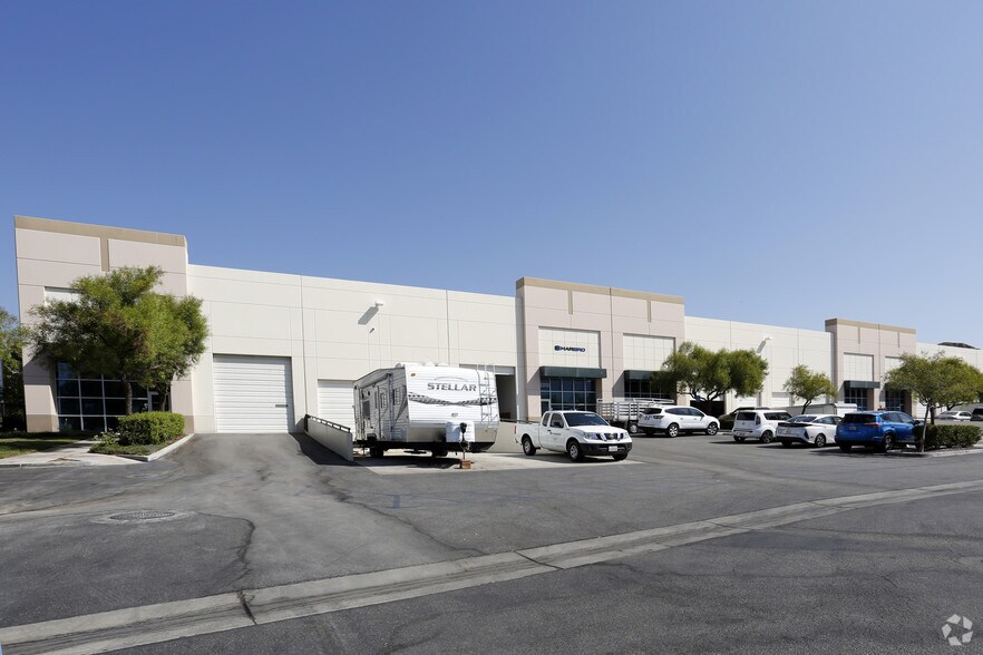 28301-28315 Constellation Rd, Valencia, CA à louer - Photo de l’immeuble – Image 3 sur 4
