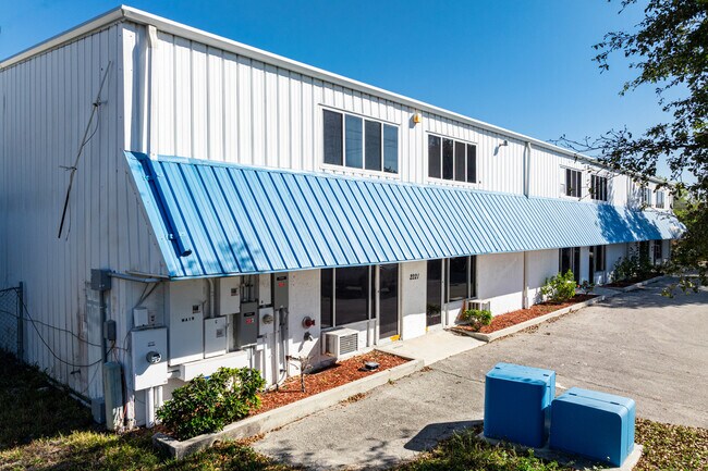 Plus de détails pour 2221 Corporation Blvd, Naples, FL - Local d’activités à vendre