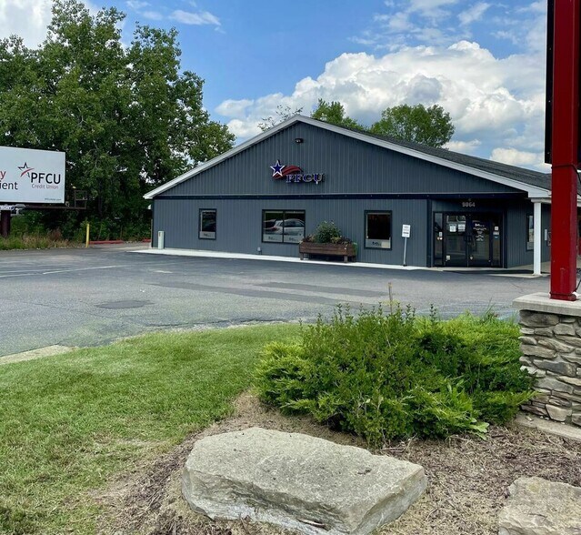 9864-9866 Cherry Valley Ave SE, Caledonia, MI à louer - Photo de l’immeuble – Image 1 sur 1