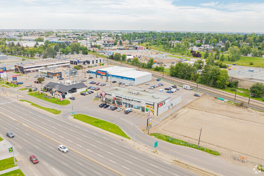 7730 Macleod Trl S, Calgary, AB à louer - Aérien – Image 2 sur 3