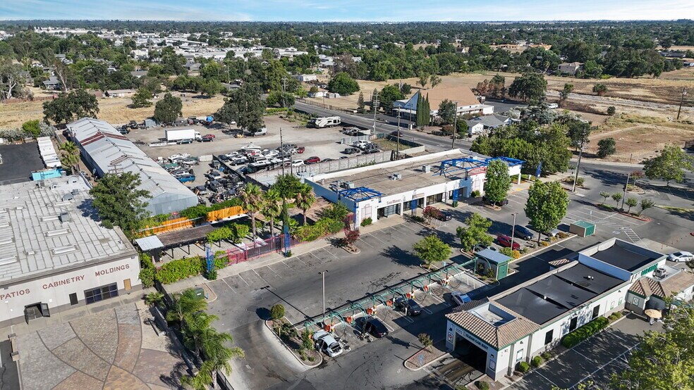 7145 Watt Ave, North Highlands, CA à vendre - Photo de l’immeuble – Image 3 sur 43