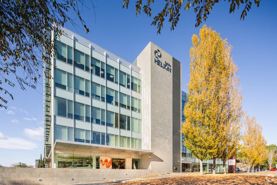 Bureau dans Sant Cugat del Vallès, Barcelona à louer - Photo de l’immeuble – Image 3 sur 5