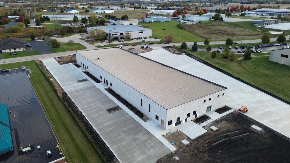 205 E Morrissey Dr, Elkhorn, WI à louer - Photo de l’immeuble – Image 2 sur 4