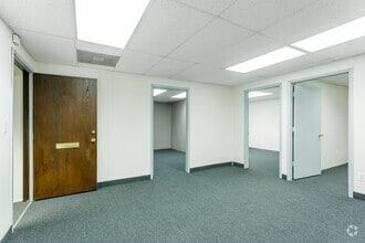 27620 Farmington Rd, Farmington, MI à louer Photo intérieure– Image 1 sur 2