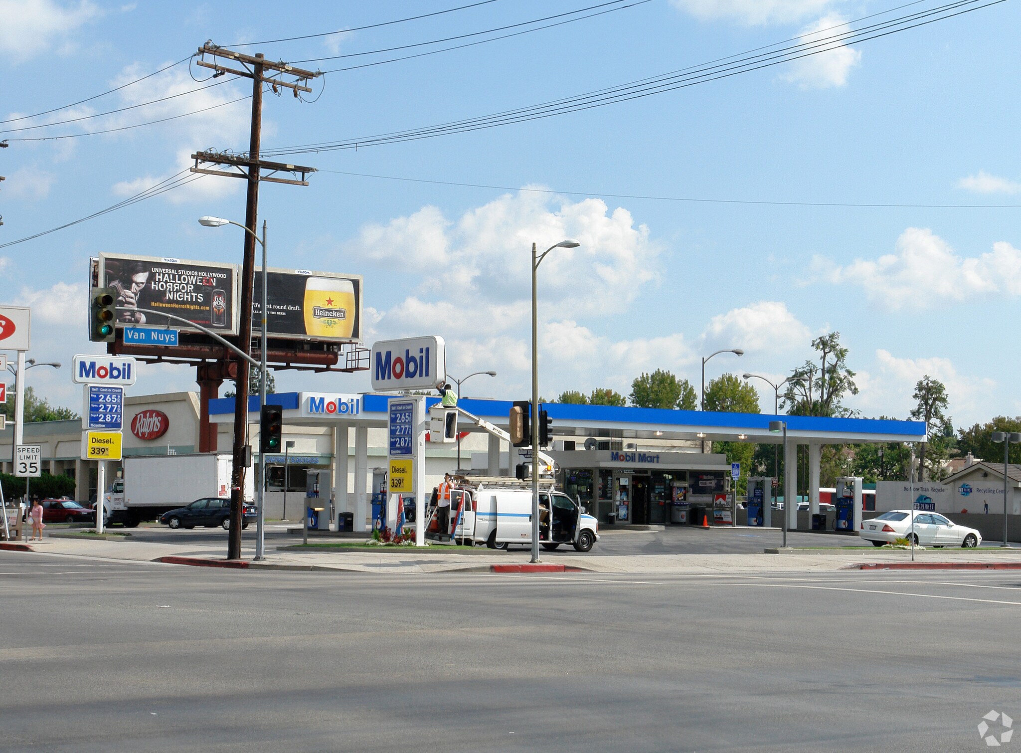 5560 Van Nuys Blvd, Sherman Oaks, CA à louer Photo principale– Image 1 sur 45