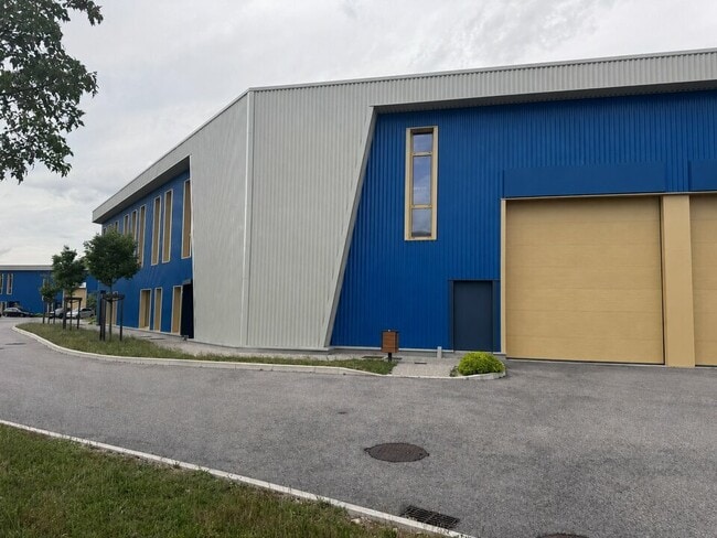 Plus de détails pour 15 Chemin Du Bois Rond, Saint-Bonnet-de-Mure - Local d'activités à louer