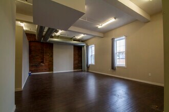 15 Wellington St N, Hamilton, ON à louer Photo de l’immeuble– Image 1 sur 1