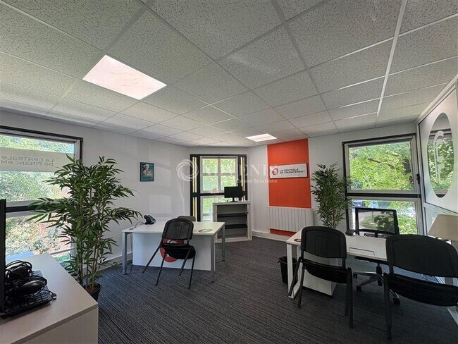 Plus de détails pour 19 Rue Michael Faraday, Montigny-le-Bretonneux - Bureau à louer