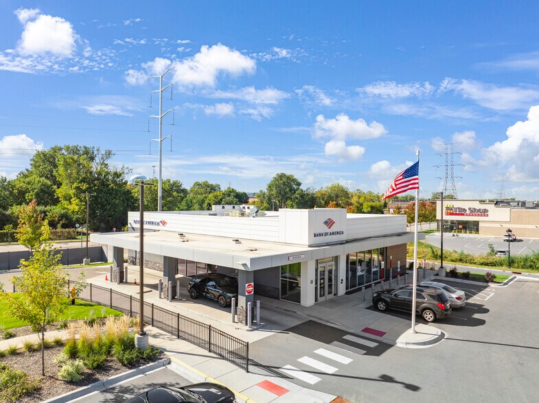 1761 County Road C, Roseville, MN à vendre - Photo de l’immeuble – Image 2 sur 6