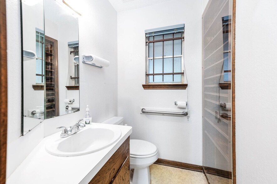 414 W House St, Alvin, TX à louer - Photo de l’immeuble – Image 3 sur 23