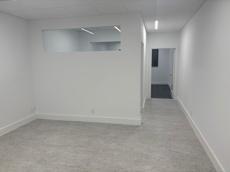 2300 W Sample Rd, Pompano Beach, FL à louer - Photo de l’immeuble – Image 2 sur 21
