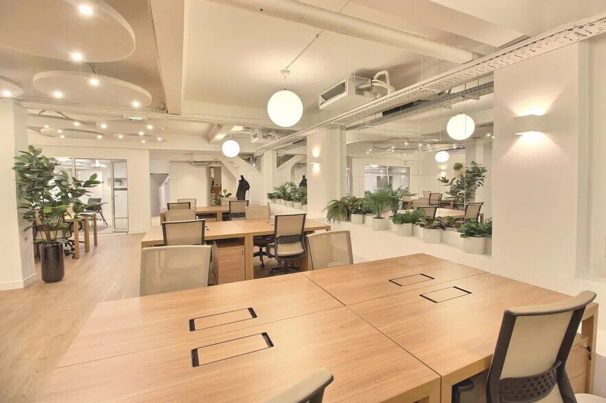 94 Rue Saint-Lazare, Paris à louer - Photo de l’immeuble – Image 2 sur 6