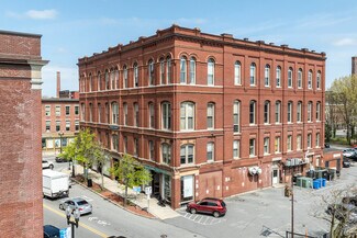 Plus de détails pour 14 Kearney Sq, Lowell, MA - Local commercial à louer