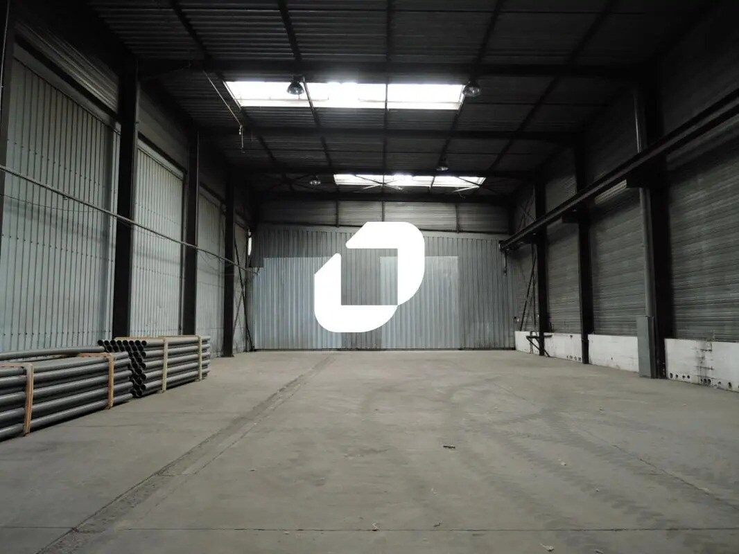 Local d’activités dans Ozoir-la-Ferrière à louer Photo de l’immeuble– Image 1 sur 9