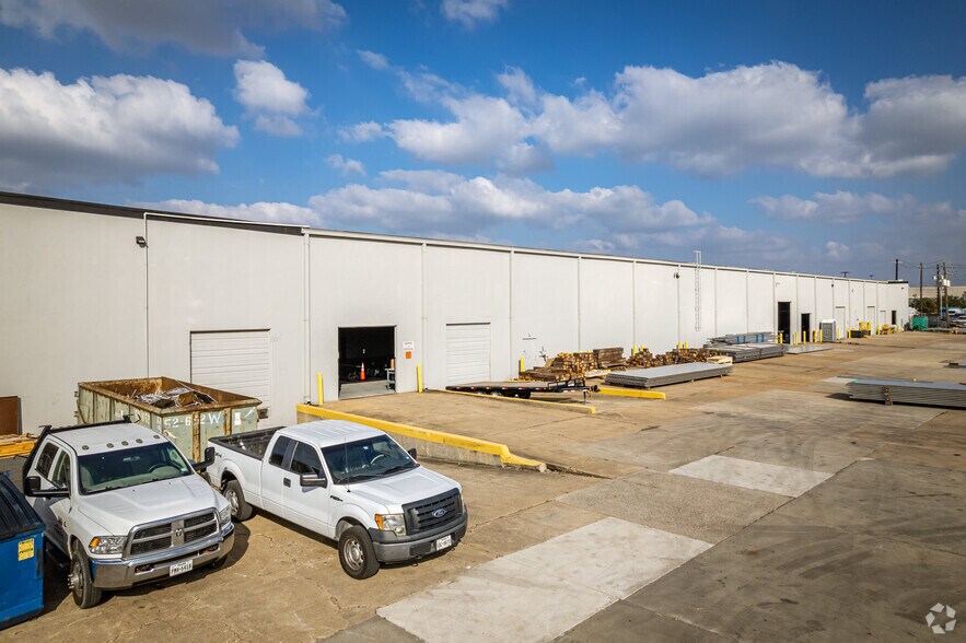 1900 Crosspoint Ave, Houston, TX à louer - Photo de l’immeuble – Image 3 sur 4