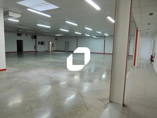 Plus de détails pour Bureau, Local d'activités à louer