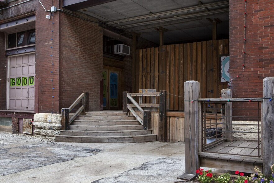 West Bottoms Portfolio portefeuille de 3 biens à vendre sur LoopNet.fr - Photo de l’immeuble – Image 2 sur 6