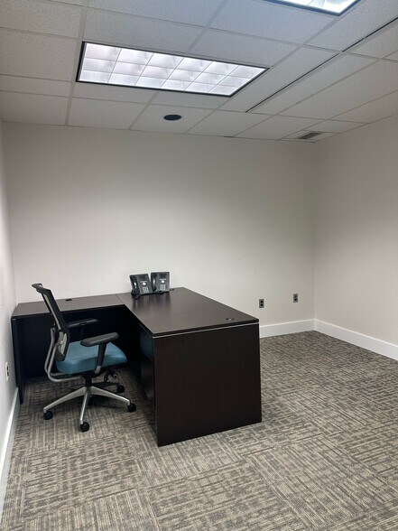 2121 Eisenhower Ave, Alexandria, VA à louer - Photo de l’immeuble – Image 3 sur 18
