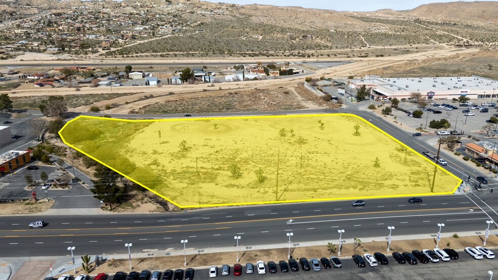 57794 29 Palms hwy, Yucca Valley, CA à vendre - Photo de l’immeuble – Image 1 sur 8