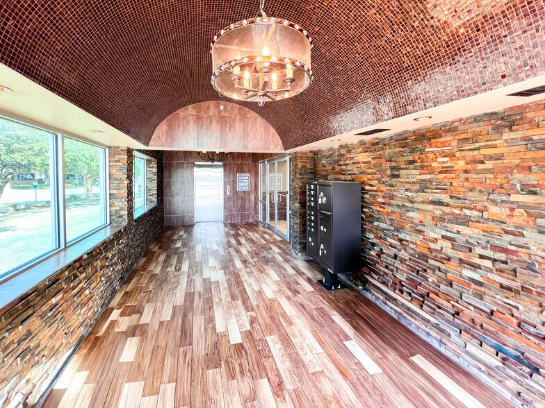 901 W Wall St, Midland, TX à louer - Photo de l’immeuble – Image 3 sur 5