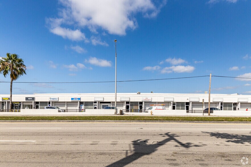 3108-3308 NW 72nd Ave, Miami, FL à louer - Photo de l’immeuble – Image 2 sur 6