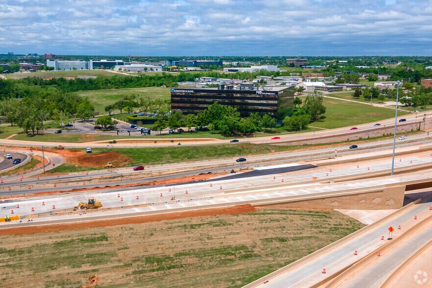 5801 N Broadway Ext, Oklahoma City, OK à louer - Aérien – Image 3 sur 5
