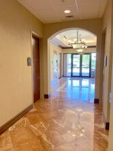 2100 SE Hillmoor Dr, Port Saint Lucie, FL à louer Photo intérieure– Image 2 sur 8