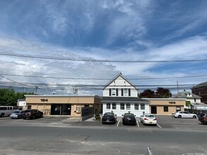 184 S 1st St, Lindenhurst, NY à louer Photo de l’immeuble– Image 1 sur 4