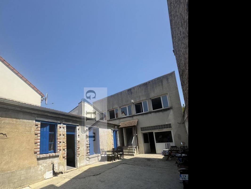 Industriel/Logistique dans Champigny-sur-Marne à vendre Photo de l’immeuble– Image 1 sur 5