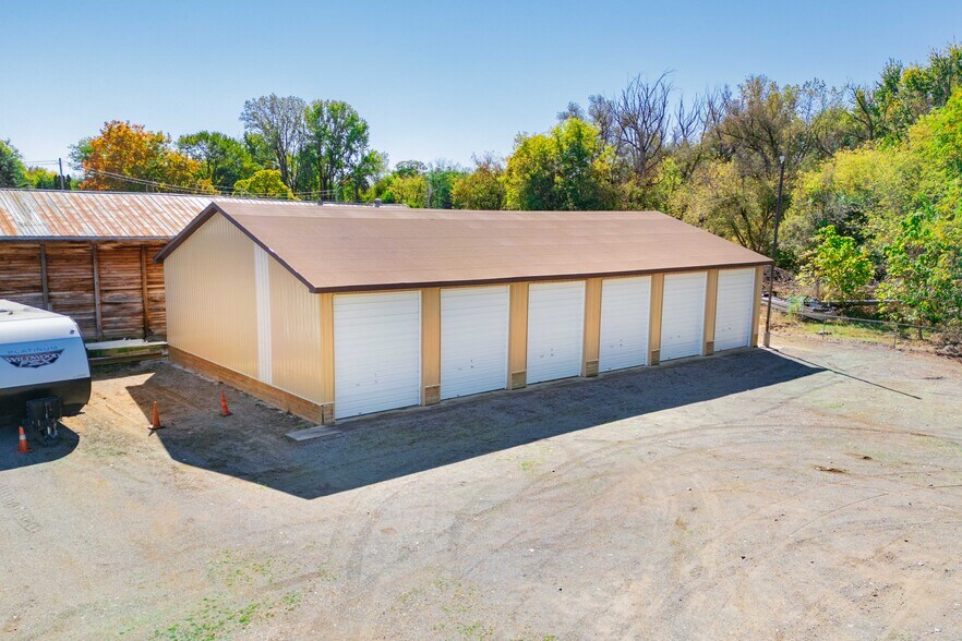 131 N Lake St, Grass Lake, MI à louer - Photo de l’immeuble – Image 3 sur 8
