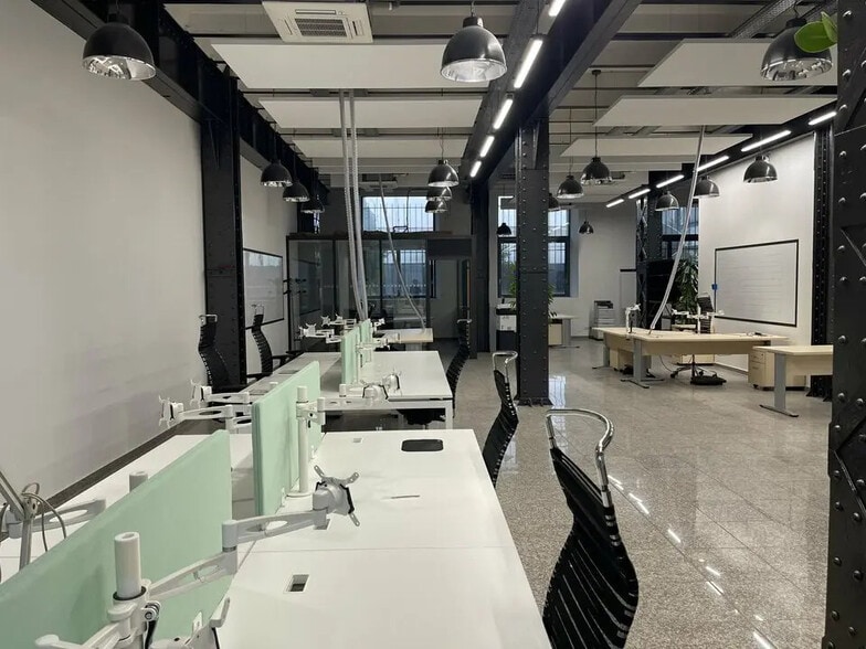 Local d’activités dans Marseille à louer - Photo intérieure – Image 2 sur 12