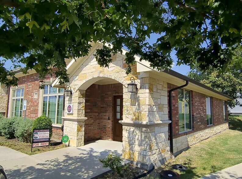 8668 John Hickman Pky, Frisco, TX à louer - Photo de l’immeuble – Image 2 sur 5
